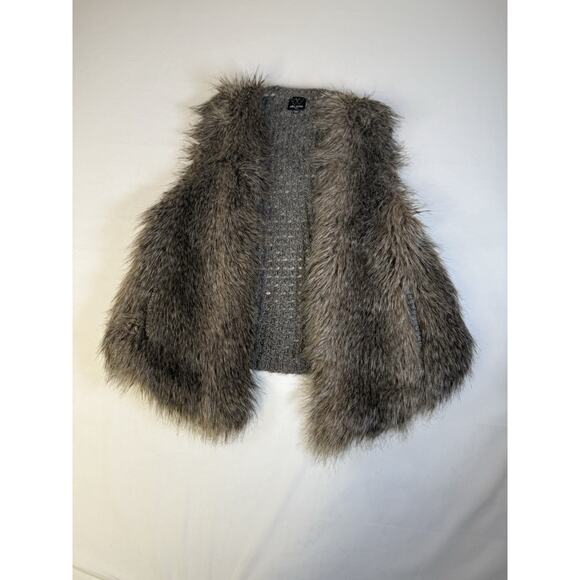 $258 Ella Moss Women’s Faux Fur Cotton Blend Crochet Back Vest Size XS/S - Picture 1 of 5